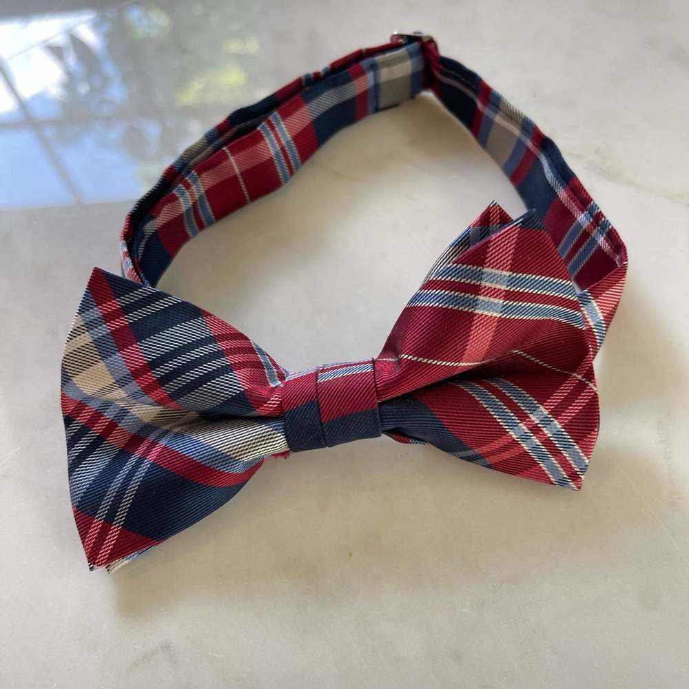 Men’s bowtie plaid red white blue